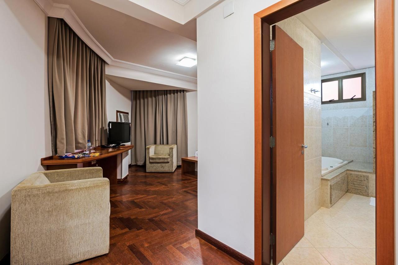 Astron Ponta Grossa Plaza By Nobile Otel Dış mekan fotoğraf